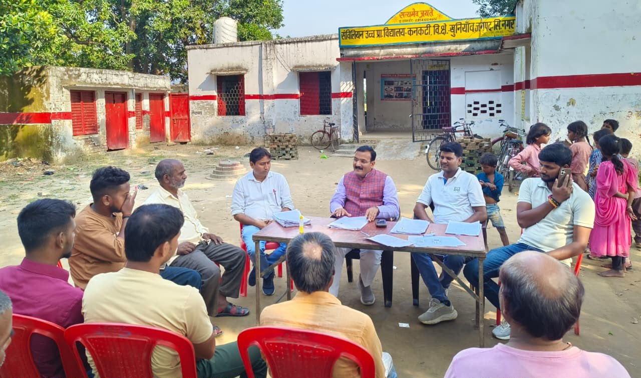 विशेष मतदाता पंजीकरण अभियान: पूर्व मंत्री डॉ. सतीश द्विवेदी ने मतदाता सूची पुनरीक्षण कार्य का लिया जायजा 1 विशेष मतदाता पंजीकरण अभियान: पूर्व मंत्री डॉ. सतीश द्विवेदी ने मतदाता सूची पुनरीक्षण कार्य का लिया जायजा | New India Times