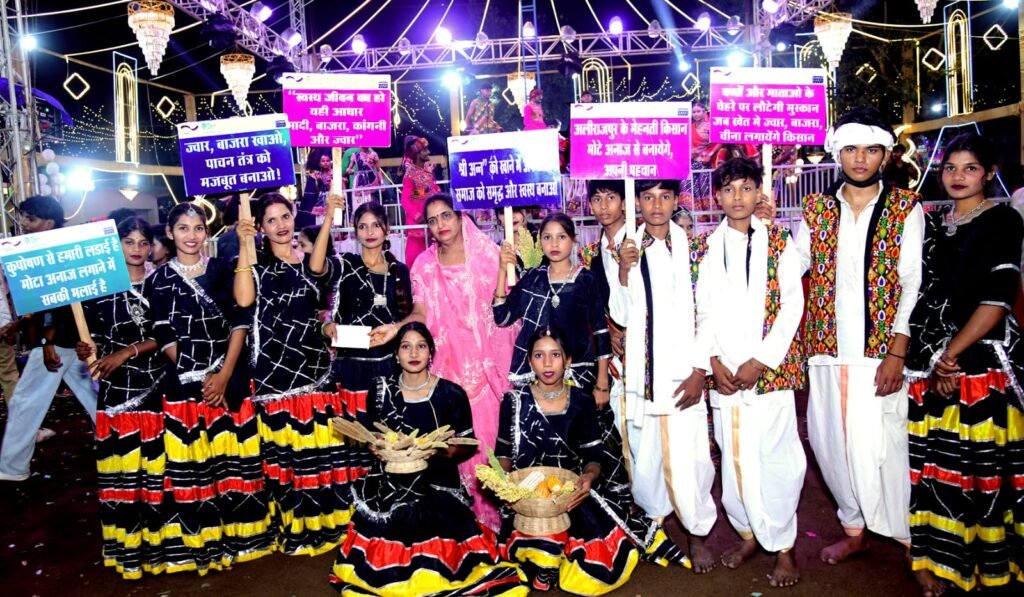 फुटतालाब के गरबा पांडाल में कैबिनेट मंत्री नागर सिंह चौहान और समाजसेवी बृजेन्द्र शर्मा ने की शिरकत, हजारों ग्रामीण बेटियों का बढ़ाया उत्साह 5 फुटतालाब के गरबा पांडाल में कैबिनेट मंत्री नागर सिंह चौहान और समाजसेवी बृजेन्द्र शर्मा ने की शिरकत, हजारों ग्रामीण बेटियों का बढ़ाया उत्साह | New India Times