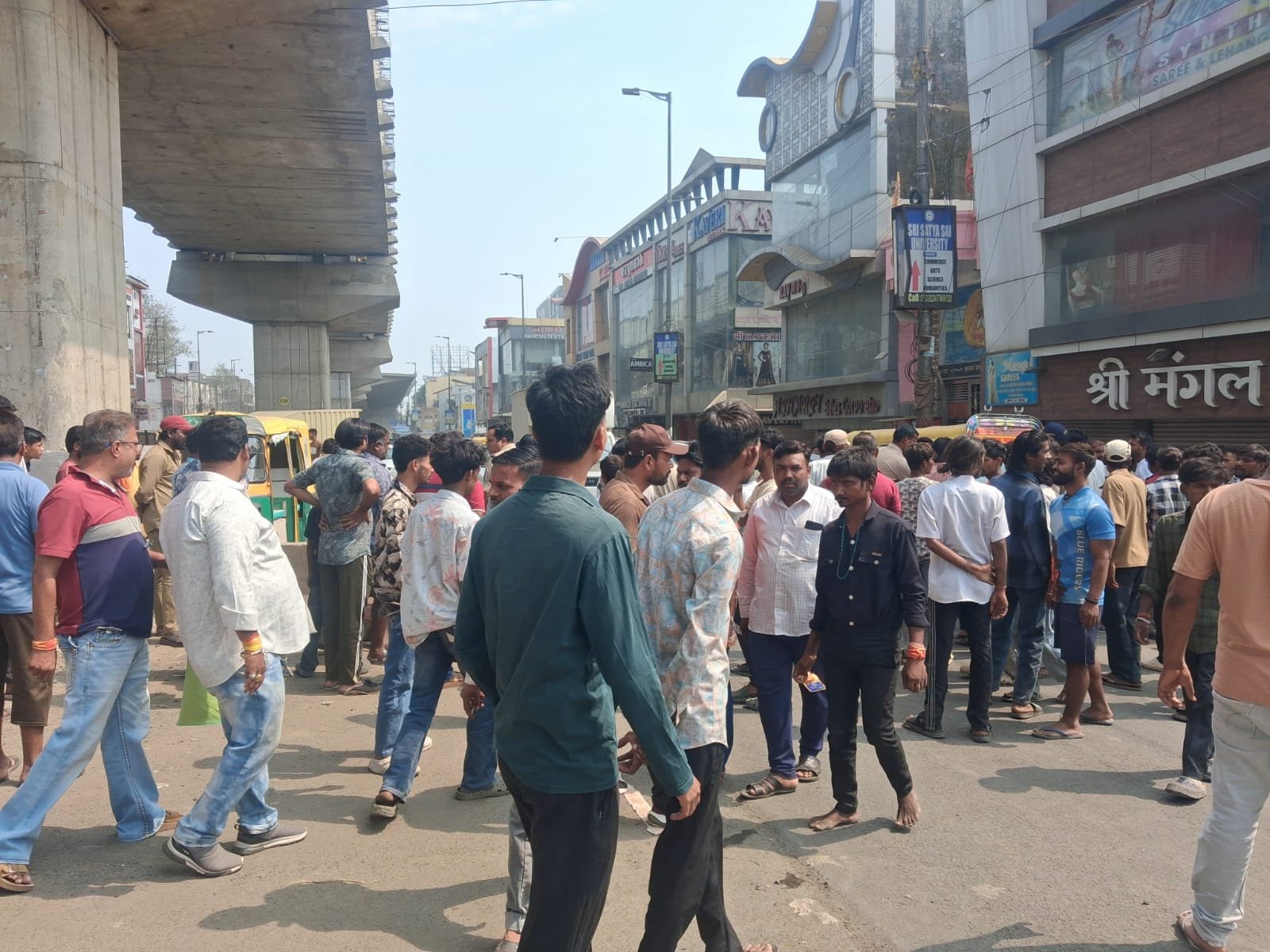 बैरागढ़ में 12 वर्षीय बच्ची की हत्या से उबाल, आक्रोशित लोगों ने थाने का घेराव कर आरोपी को फांसी देने की उठाई मांग 1 बैरागढ़ में 12 वर्षीय बच्ची की हत्या से उबाल, आक्रोशित लोगों ने थाने का घेराव कर आरोपी को फांसी देने की उठाई मांग | New India Times
