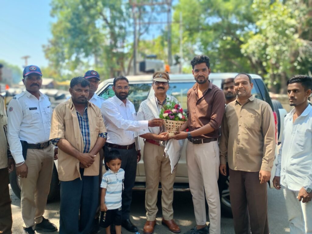 उत्कृष्ट यातायात व्यवस्था के लिए पुलिस निरीक्षक विलास पाटिल हुए सम्मानित 2 उत्कृष्ट यातायात व्यवस्था के लिए पुलिस निरीक्षक विलास पाटिल हुए सम्मानित | New India Times