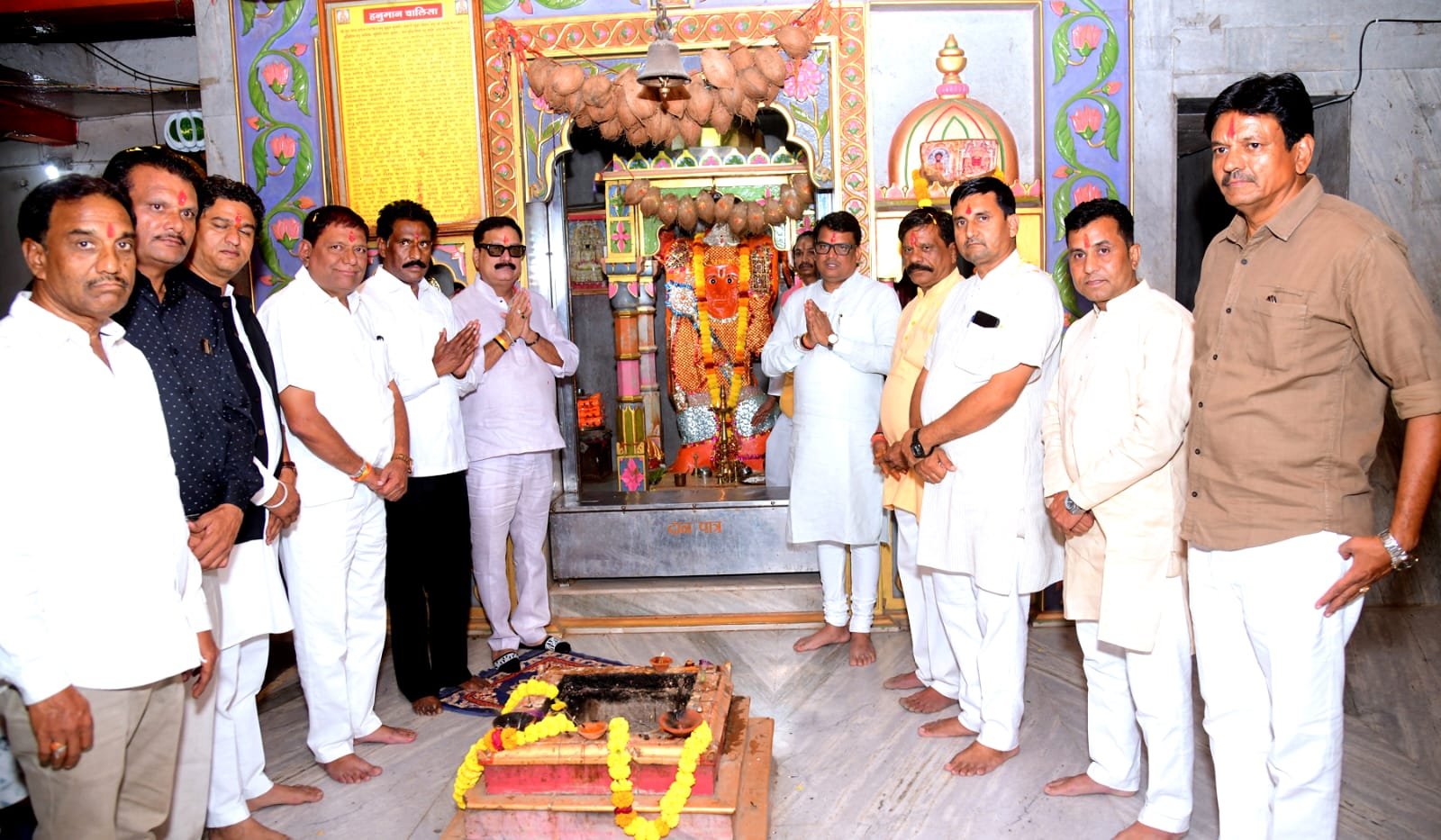 फुटतालाब के गरबा पांडाल में कैबिनेट मंत्री नागर सिंह चौहान और समाजसेवी बृजेन्द्र शर्मा ने की शिरकत, हजारों ग्रामीण बेटियों का बढ़ाया उत्साह 1 फुटतालाब के गरबा पांडाल में कैबिनेट मंत्री नागर सिंह चौहान और समाजसेवी बृजेन्द्र शर्मा ने की शिरकत, हजारों ग्रामीण बेटियों का बढ़ाया उत्साह | New India Times