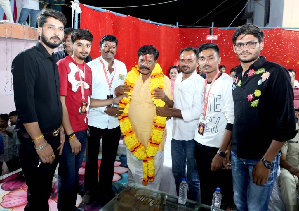 फुटतालाब के गरबा पांडाल में कैबिनेट मंत्री नागर सिंह चौहान और समाजसेवी बृजेन्द्र शर्मा ने की शिरकत, हजारों ग्रामीण बेटियों का बढ़ाया उत्साह 6 फुटतालाब के गरबा पांडाल में कैबिनेट मंत्री नागर सिंह चौहान और समाजसेवी बृजेन्द्र शर्मा ने की शिरकत, हजारों ग्रामीण बेटियों का बढ़ाया उत्साह | New India Times