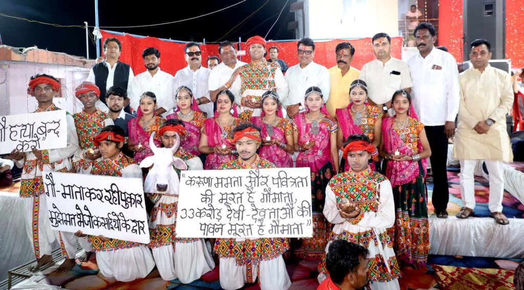 फुटतालाब के गरबा पांडाल में कैबिनेट मंत्री नागर सिंह चौहान और समाजसेवी बृजेन्द्र शर्मा ने की शिरकत, हजारों ग्रामीण बेटियों का बढ़ाया उत्साह 8 फुटतालाब के गरबा पांडाल में कैबिनेट मंत्री नागर सिंह चौहान और समाजसेवी बृजेन्द्र शर्मा ने की शिरकत, हजारों ग्रामीण बेटियों का बढ़ाया उत्साह | New India Times