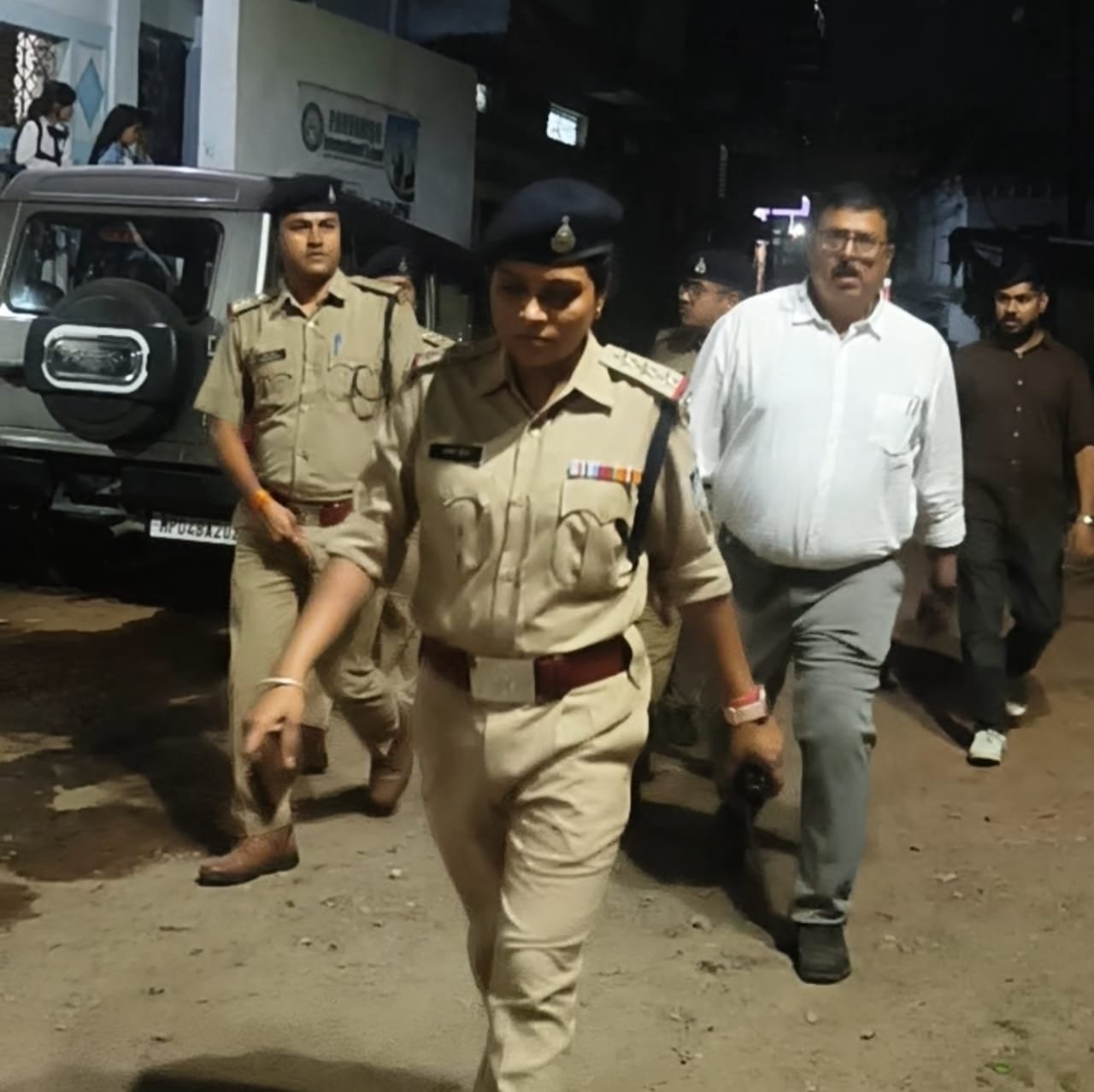 दशहरे से पहले रायसेन में पुलिस-प्रशासन अलर्ट, अधिकारियों ने निकाला फ्लैग मार्च | New India Times