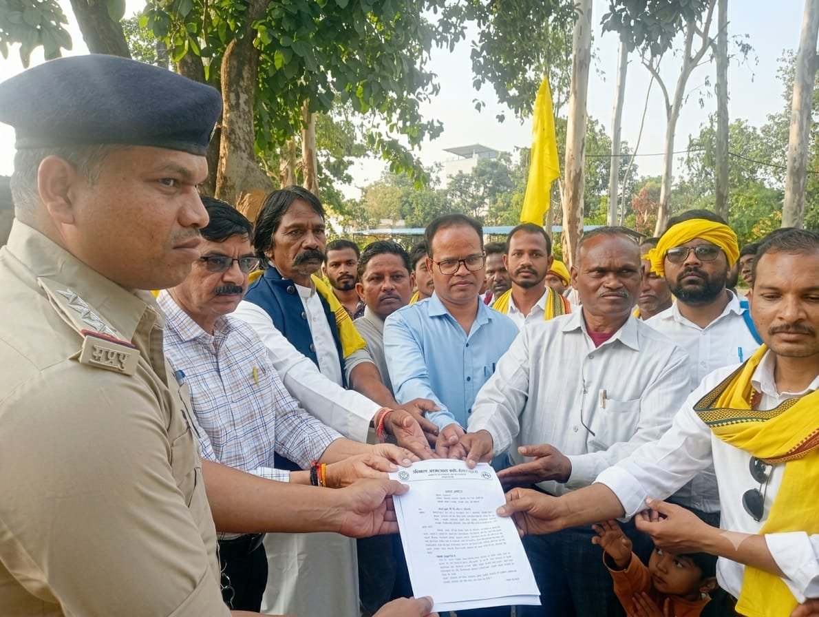 आदिवासी समाज के कथित अपमान के विरोध में अखिल गोंडवाना महासभा ने सौंपा ज्ञापन, दोषियों पर कार्रवाई की मांग 1 आदिवासी समाज के कथित अपमान के विरोध में अखिल गोंडवाना महासभा ने सौंपा ज्ञापन, दोषियों पर कार्रवाई की मांग | New India Times