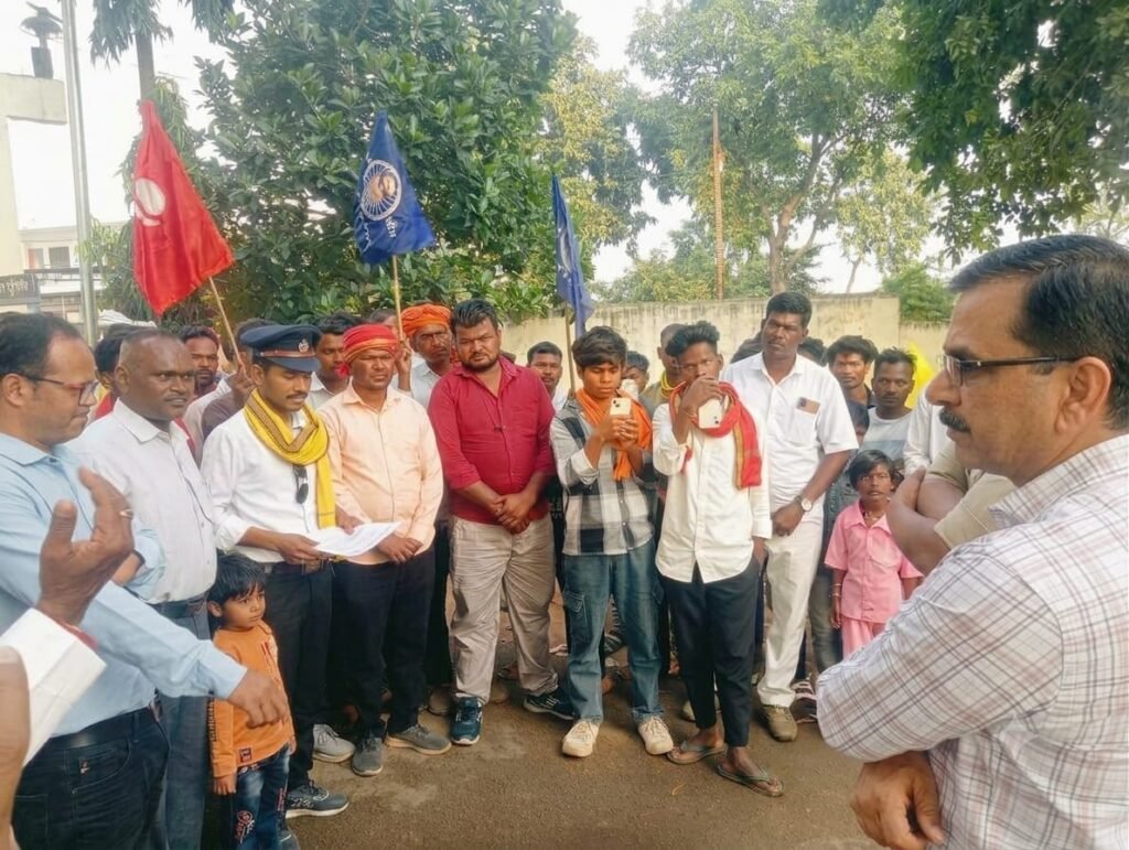 आदिवासी समाज के कथित अपमान के विरोध में अखिल गोंडवाना महासभा ने सौंपा ज्ञापन, दोषियों पर कार्रवाई की मांग 2 आदिवासी समाज के कथित अपमान के विरोध में अखिल गोंडवाना महासभा ने सौंपा ज्ञापन, दोषियों पर कार्रवाई की मांग | New India Times