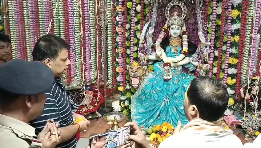 अंबाड़ा स्थित मां हिंगलाज मंदिर पहुंचे एसपी अजय पांडे, माता रानी के दरबार में टेका मत्था 1 अंबाड़ा स्थित मां हिंगलाज मंदिर पहुंचे एसपी अजय पांडे, माता रानी के दरबार में टेका मत्था | New India Times