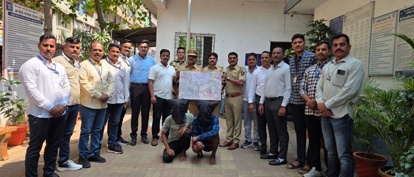 अचोले पुलिस ने घरफोड़ी का किया पर्दाफाश, दो आरोपी गिरफ्तार; 2.28 लाख रुपये के सोने-चांदी के आभूषण बरामद 1 अचोले पुलिस ने घरफोड़ी का किया पर्दाफाश, दो आरोपी गिरफ्तार; 2.28 लाख रुपये के सोने-चांदी के आभूषण बरामद | New India Times