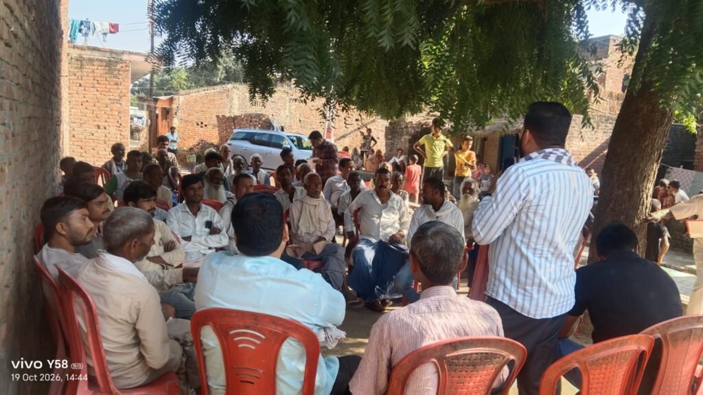 भैंसटा खुर्द में सपा की बैठक, घर-घर जाकर लोगों से किया जनसंपर्क | New India Times