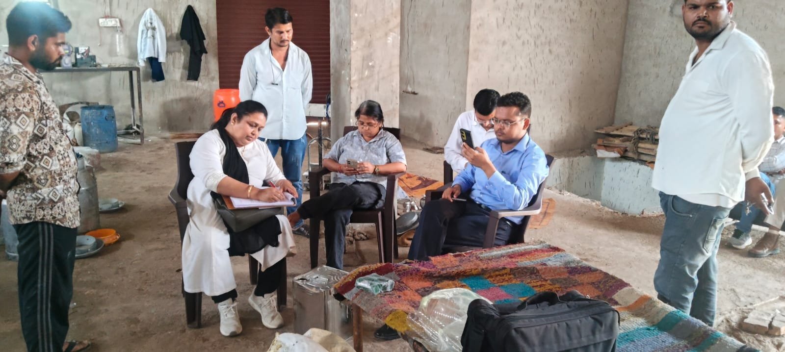 मौ की कृष्णा डेयरी पर खाद्य सुरक्षा विभाग की छापेमार कार्रवाई, 1.82 लाख रुपये की खाद्य सामग्री जब्त 1 मौ की कृष्णा डेयरी पर खाद्य सुरक्षा विभाग की छापेमार कार्रवाई, 1.82 लाख रुपये की खाद्य सामग्री जब्त | New India Times