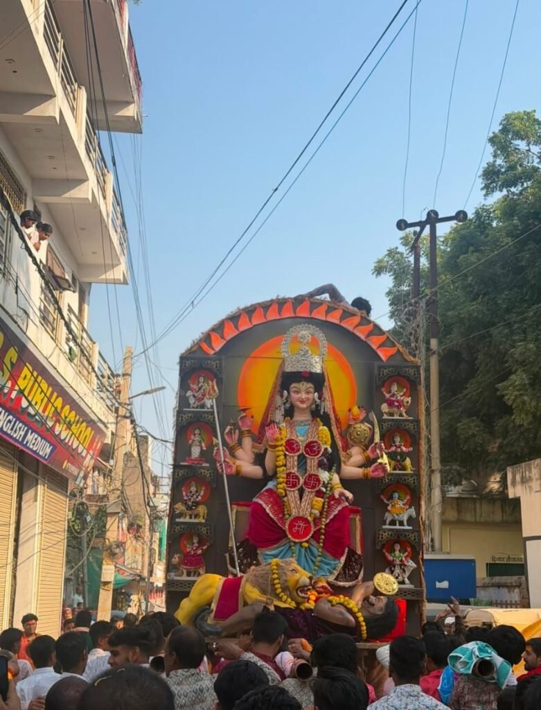 मेवतीपुरा उन्नावगेट में नम आंखों से माता रानी को दी गई विदाई, विसर्जन यात्रा में उमड़े हजारों श्रद्धालु | New India Times