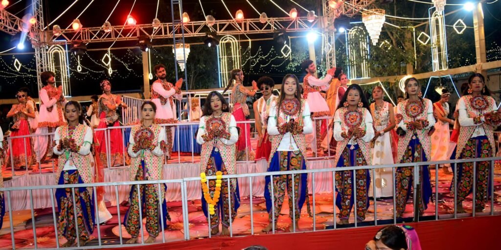 फुटतालाब गरबा महोत्सव में उमड़ा आस्था का जनसैलाब, पूर्व केंद्रीय मंत्री कांतिलाल भूरिया ने भी की शिरकत 5 फुटतालाब गरबा महोत्सव में उमड़ा आस्था का जनसैलाब, पूर्व केंद्रीय मंत्री कांतिलाल भूरिया ने भी की शिरकत | New India Times