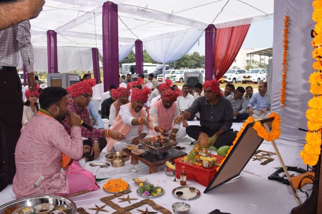 अनूपपुर पुलिस लाइन में धूमधाम से मनाया गया विजयादशमी उत्सव, वैदिक मंत्रोच्चार के साथ हुआ शस्त्र पूजन 2 अनूपपुर पुलिस लाइन में धूमधाम से मनाया गया विजयादशमी उत्सव, वैदिक मंत्रोच्चार के साथ हुआ शस्त्र पूजन | New India Times