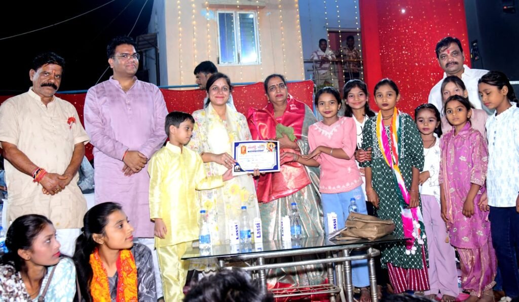 प्रसिद्ध धाम फुटतालाब में नवरात्रि महोत्सव का ऐतिहासिक समापन, समाजसेवी सुरेश चंद्र जैन का सम्मान | New India Times