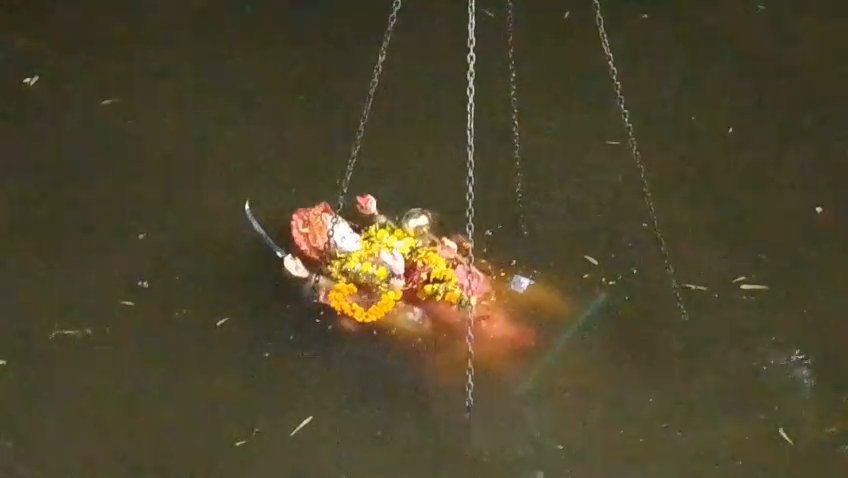 जुन्नारदेव में श्रद्धा और उल्लास के साथ मां दुर्गा की प्रतिमा का विसर्जन, क्रेन की मदद से दी गई विदाई | New India Times