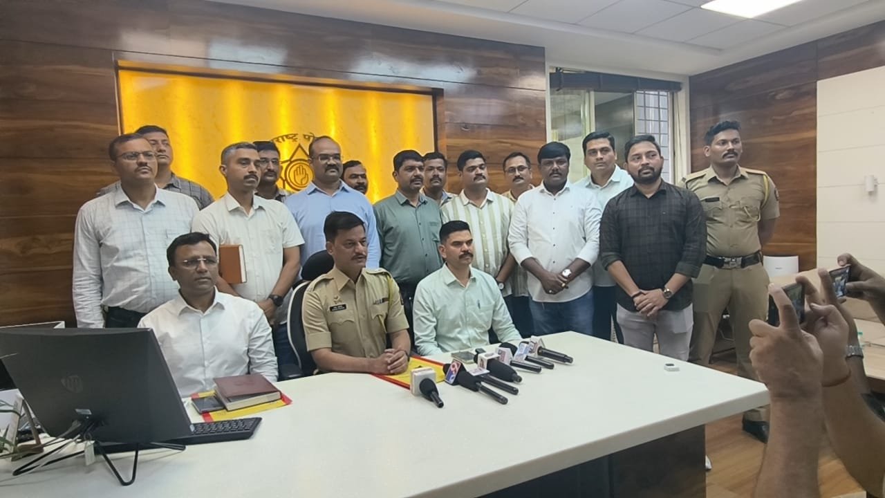 एमडी ड्रग्स बनाने वाली अवैध फैक्ट्री का भंडाफोड़, 27 लाख रुपये की केमिकल पाउडर जब्त; देश के अलग-अलग राज्यों से 25 आरोपी गिरफ्तार 1 एमडी ड्रग्स बनाने वाली अवैध फैक्ट्री का भंडाफोड़, 27 लाख रुपये की केमिकल पाउडर जब्त; देश के अलग-अलग राज्यों से 25 आरोपी गिरफ्तार | New India Times