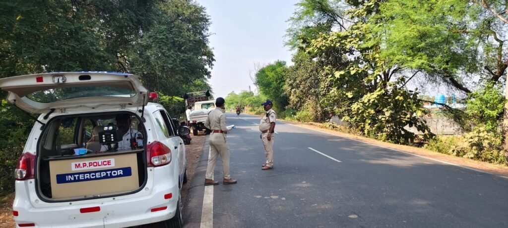 दमोह में यातायात पुलिस की सख्ती, ओवरस्पीडिंग के छह वाहनों पर 6 हजार का जुर्माना, दो वाहन जब्त | New India Times