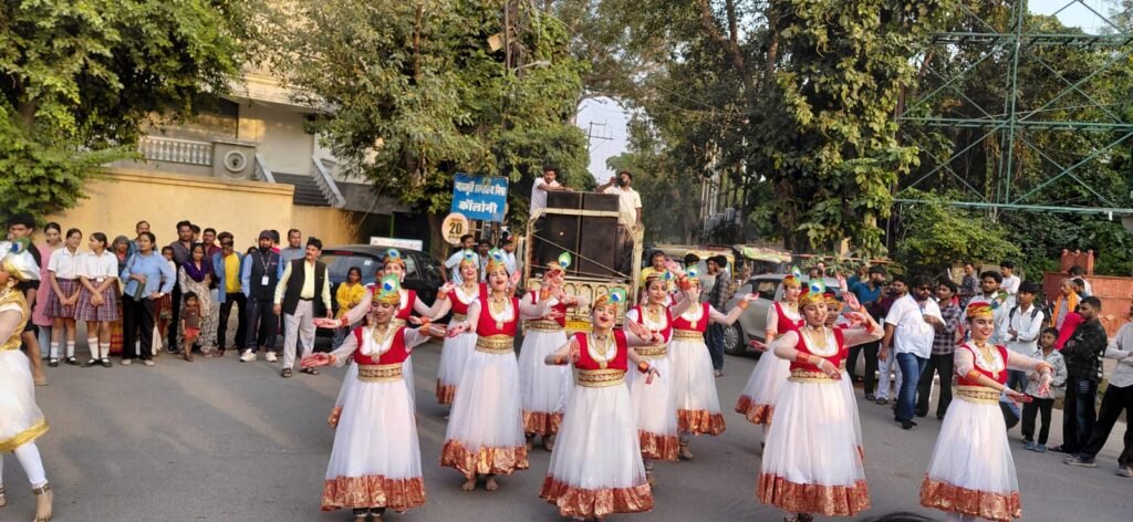 उद्भव उत्सव के कार्निवल में दिखी देश-विदेश की संस्कृतियों की रंगारंग छटा, मंगोलिया के राजदूत ने बढ़ाया कलाकारों का उत्साह 2 उद्भव उत्सव के कार्निवल में दिखी देश-विदेश की संस्कृतियों की रंगारंग छटा, मंगोलिया के राजदूत ने बढ़ाया कलाकारों का उत्साह | New India Times