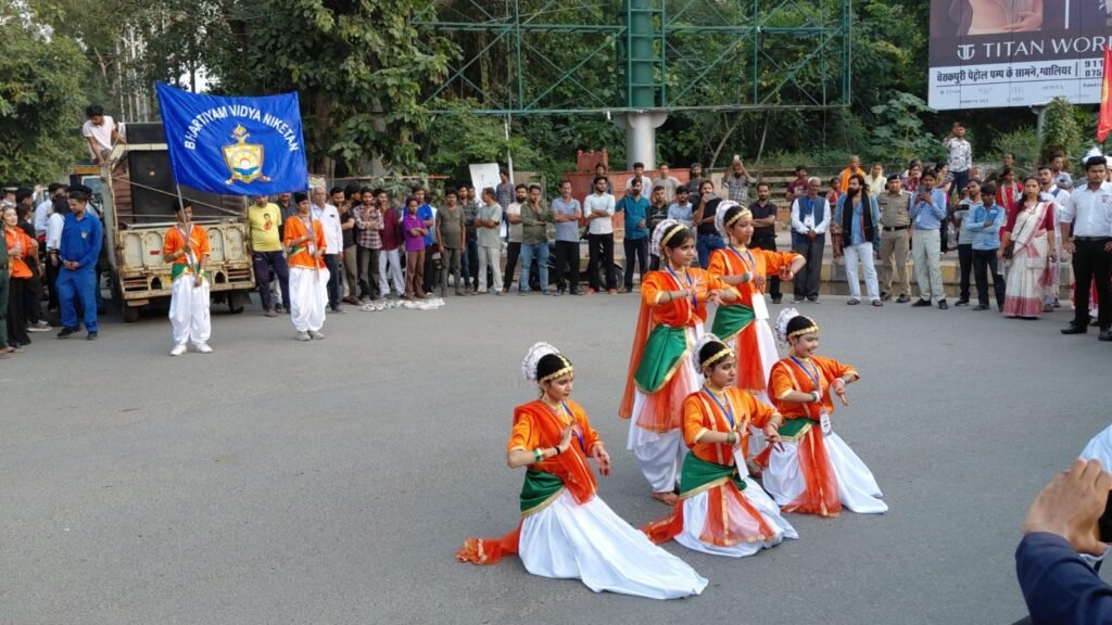 उद्भव उत्सव के कार्निवल में दिखी देश-विदेश की संस्कृतियों की रंगारंग छटा, मंगोलिया के राजदूत ने बढ़ाया कलाकारों का उत्साह 4 उद्भव उत्सव के कार्निवल में दिखी देश-विदेश की संस्कृतियों की रंगारंग छटा, मंगोलिया के राजदूत ने बढ़ाया कलाकारों का उत्साह | New India Times