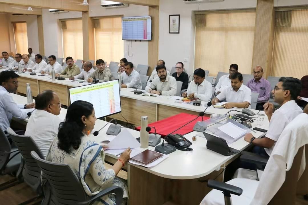 वामित्व योजना की धीमी प्रगति पर कलेक्टर विवेक कुमार नाराज़, पटवारियों को कार्यशैली सुधारने के निर्देश | New India Times