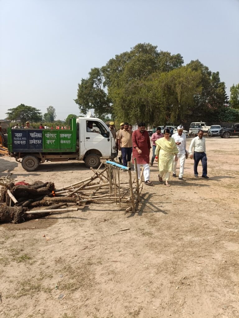 डीएम ईशा प्रिया ने विसर्जन घाटों का किया औचक निरीक्षण, खुद झाड़ू लगाकर दिया स्वच्छता का संदेश 3 डीएम ईशा प्रिया ने विसर्जन घाटों का किया औचक निरीक्षण, खुद झाड़ू लगाकर दिया स्वच्छता का संदेश | New India Times