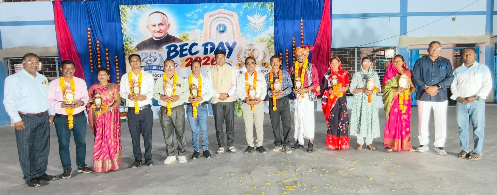 संत अर्नाल्ड चर्च मेघनगर में हर्षोल्लास के साथ मनाया गया BEC दिवस, एकता और भाईचारे का दिया संदेश 1 संत अर्नाल्ड चर्च मेघनगर में हर्षोल्लास के साथ मनाया गया BEC दिवस, एकता और भाईचारे का दिया संदेश | New India Times