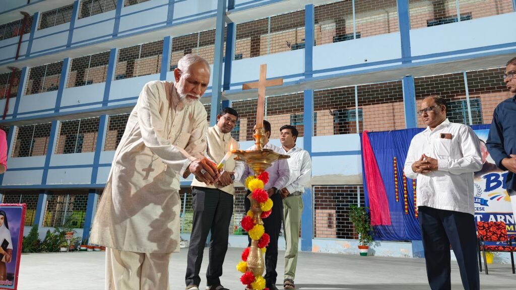 संत अर्नाल्ड चर्च मेघनगर में हर्षोल्लास के साथ मनाया गया BEC दिवस, एकता और भाईचारे का दिया संदेश 3 संत अर्नाल्ड चर्च मेघनगर में हर्षोल्लास के साथ मनाया गया BEC दिवस, एकता और भाईचारे का दिया संदेश | New India Times