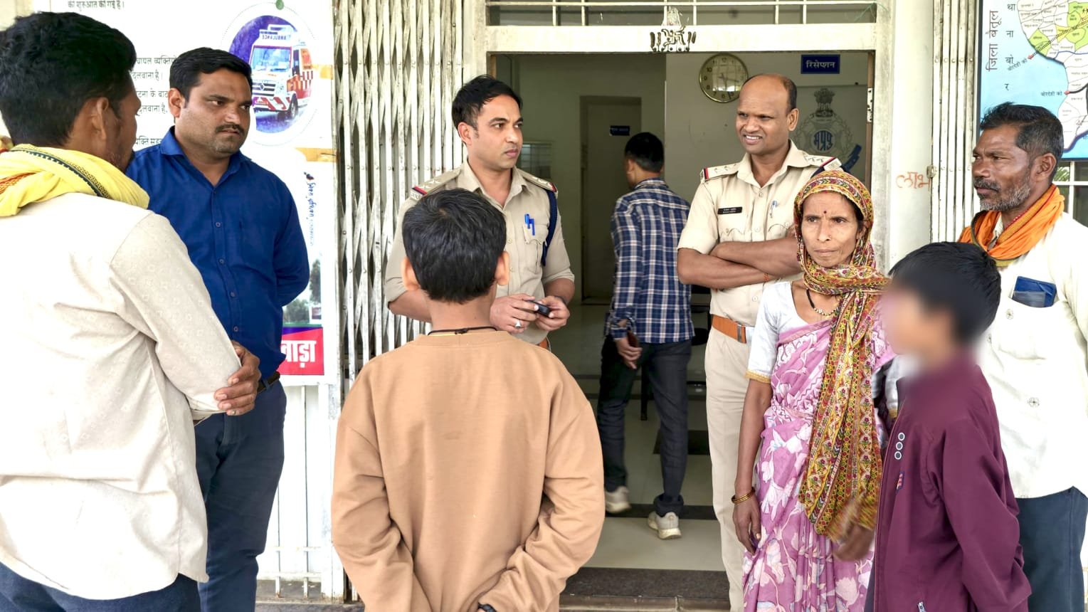 एकलव्य विद्यालय की सुरक्षा व्यवस्था पर उठे सवाल, लापता दोनों विद्यार्थियों को पुलिस ने सकुशल खोज निकाला 1 एकलव्य विद्यालय की सुरक्षा व्यवस्था पर उठे सवाल, लापता दोनों विद्यार्थियों को पुलिस ने सकुशल खोज निकाला | New India Times