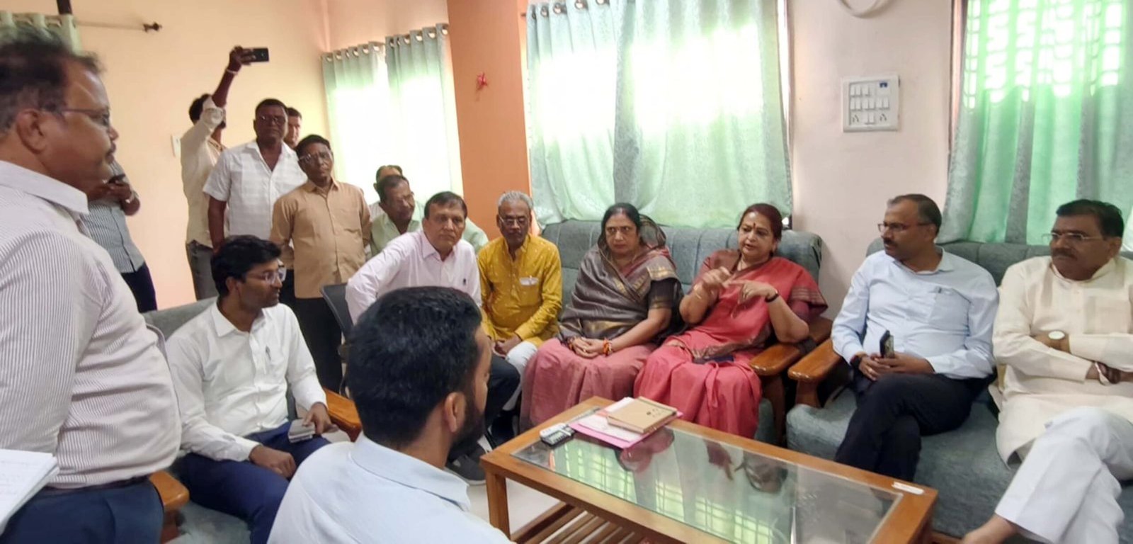 बुरहानपुर में रेल सुविधाओं के विस्तार और जनसमस्याओं के निराकरण की मांग, अर्चना चिटनिस ने DRM से की चर्चा 1 बुरहानपुर में रेल सुविधाओं के विस्तार और जनसमस्याओं के निराकरण की मांग, अर्चना चिटनिस ने DRM से की चर्चा | New India Times