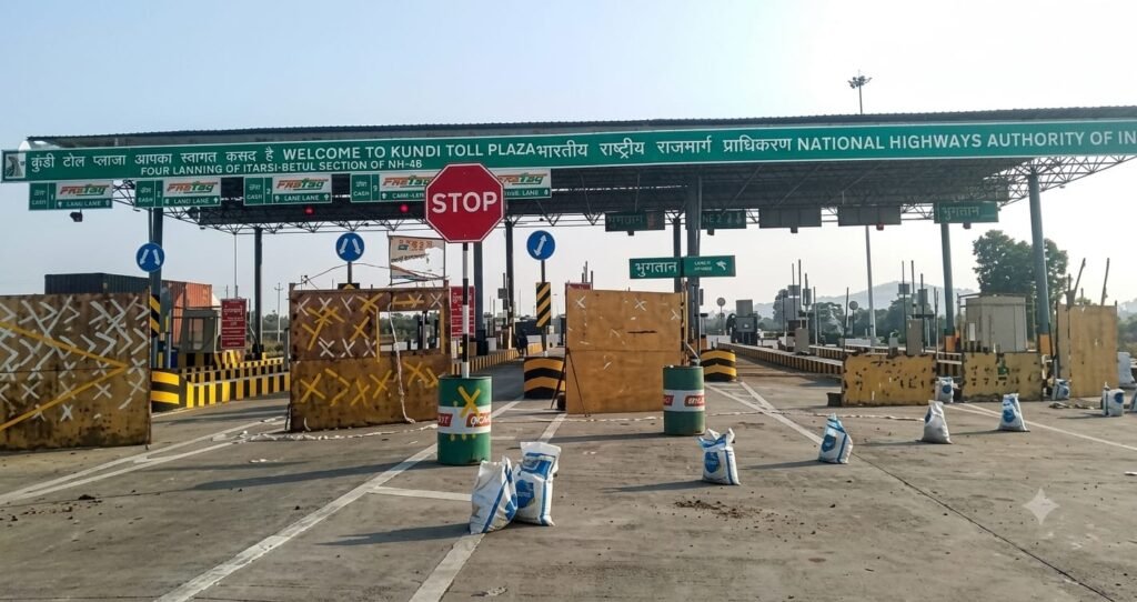 कुंडी टोल प्लाजा पर फास्टैग व्यवस्था ठप, अव्यवस्थाओं से वाहन चालक परेशान 2 कुंडी टोल प्लाजा पर फास्टैग व्यवस्था ठप, अव्यवस्थाओं से वाहन चालक परेशान | New India Times