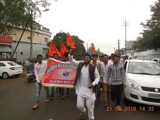 संगठन को पांच साल देने वाले कार्यकर्ता को मिलेगा मौका या पूंजी-रसूख का चलेगा ज़ोर? सागर युवा मोर्चा अध्यक्ष पद की दौड़ में योगेश नामदेव की चर्चा तेज़ 3 संगठन को पांच साल देने वाले कार्यकर्ता को मिलेगा मौका या पूंजी-रसूख का चलेगा ज़ोर? सागर युवा मोर्चा अध्यक्ष पद की दौड़ में योगेश नामदेव की चर्चा तेज़ | New India Times