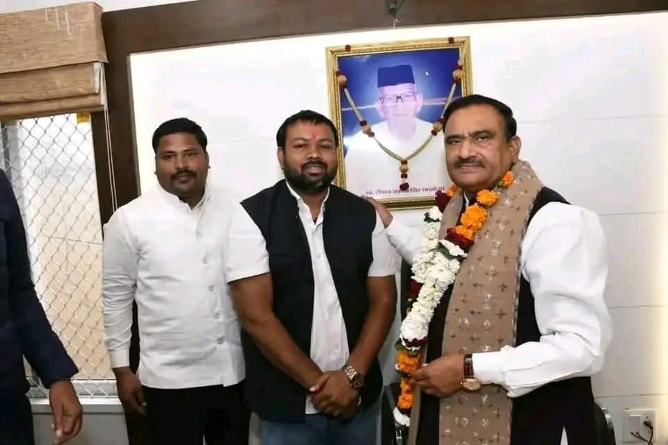 संगठन को पांच साल देने वाले कार्यकर्ता को मिलेगा मौका या पूंजी-रसूख का चलेगा ज़ोर? सागर युवा मोर्चा अध्यक्ष पद की दौड़ में योगेश नामदेव की चर्चा तेज़ 5 संगठन को पांच साल देने वाले कार्यकर्ता को मिलेगा मौका या पूंजी-रसूख का चलेगा ज़ोर? सागर युवा मोर्चा अध्यक्ष पद की दौड़ में योगेश नामदेव की चर्चा तेज़ | New India Times