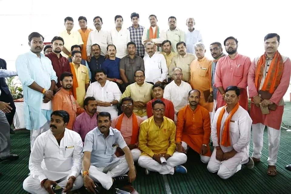 संगठन को पांच साल देने वाले कार्यकर्ता को मिलेगा मौका या पूंजी-रसूख का चलेगा ज़ोर? सागर युवा मोर्चा अध्यक्ष पद की दौड़ में योगेश नामदेव की चर्चा तेज़ 6 संगठन को पांच साल देने वाले कार्यकर्ता को मिलेगा मौका या पूंजी-रसूख का चलेगा ज़ोर? सागर युवा मोर्चा अध्यक्ष पद की दौड़ में योगेश नामदेव की चर्चा तेज़ | New India Times