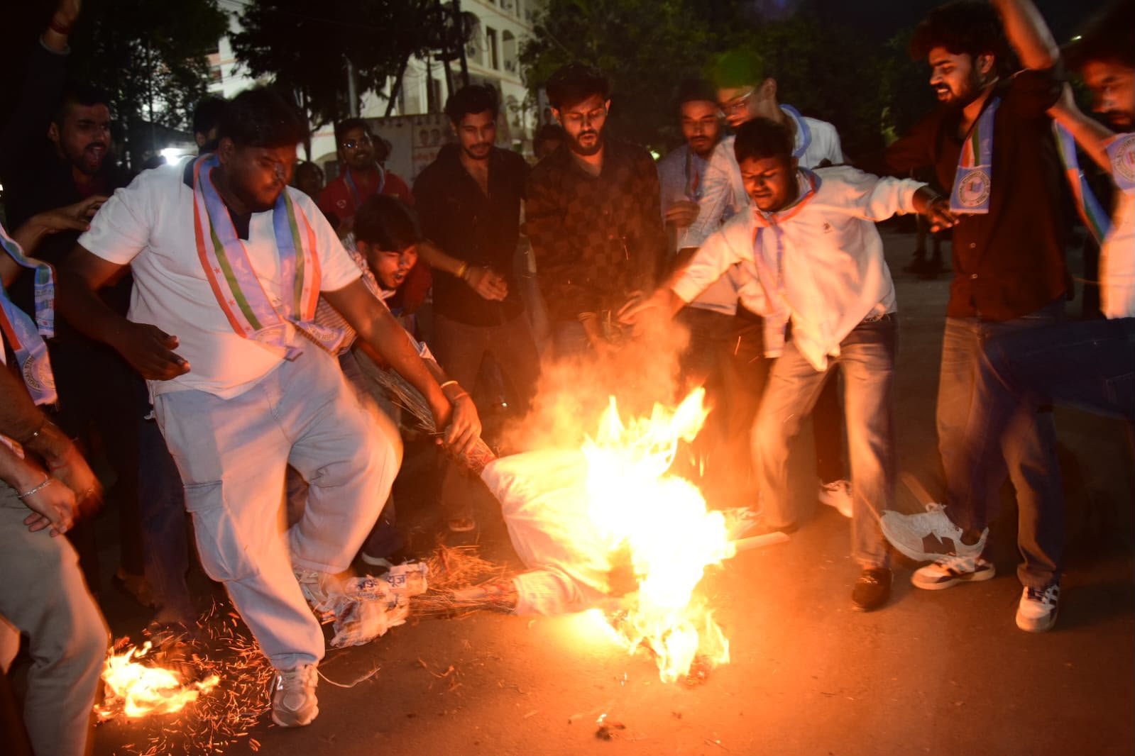 एपस्टीन का यार’ बताकर NSUI ने राज्यसभा उम्मीदवार हरदीप सिंह पुरी का फूंका पुतला | New India Times