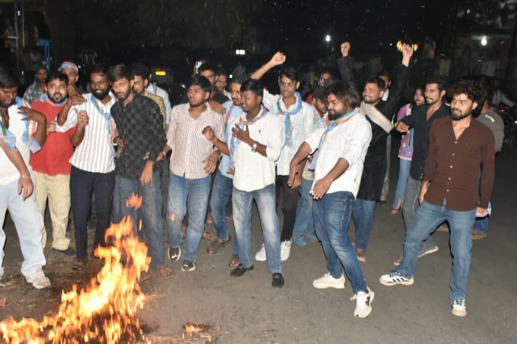 एपस्टीन का यार’ बताकर NSUI ने राज्यसभा उम्मीदवार हरदीप सिंह पुरी का फूंका पुतला 2 एपस्टीन का यार’ बताकर NSUI ने राज्यसभा उम्मीदवार हरदीप सिंह पुरी का फूंका पुतला | New India Times