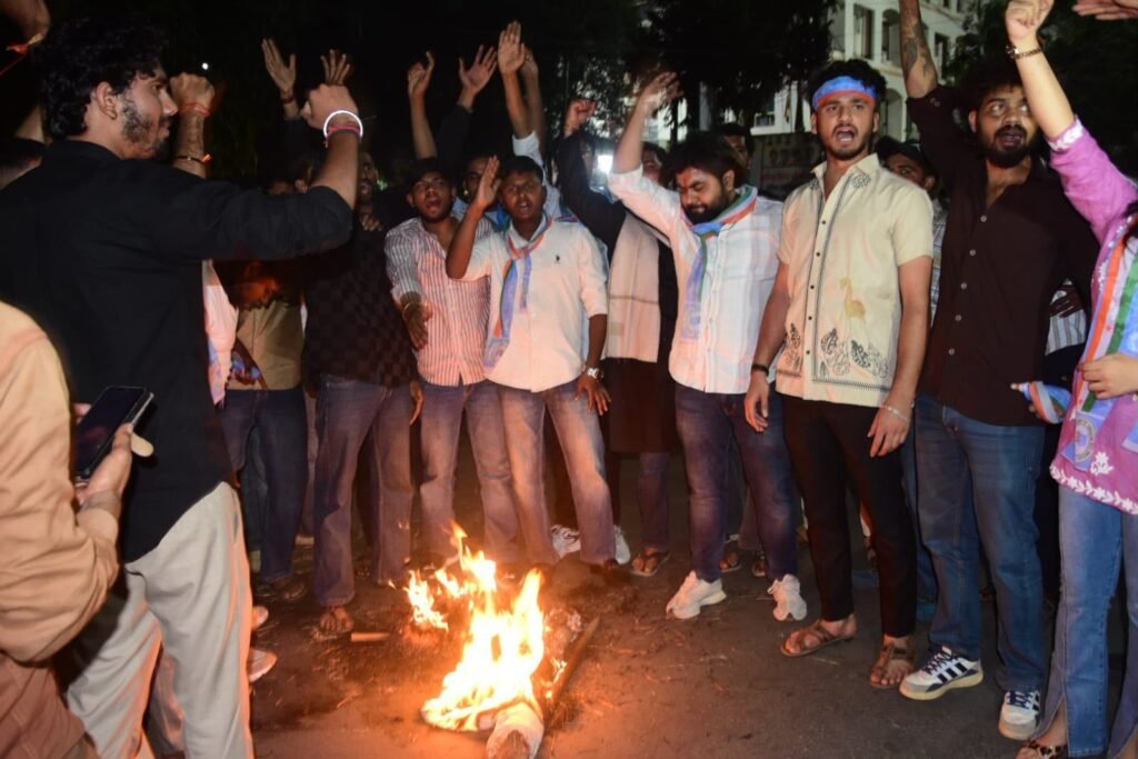 एपस्टीन का यार’ बताकर NSUI ने राज्यसभा उम्मीदवार हरदीप सिंह पुरी का फूंका पुतला 3 एपस्टीन का यार’ बताकर NSUI ने राज्यसभा उम्मीदवार हरदीप सिंह पुरी का फूंका पुतला | New India Times