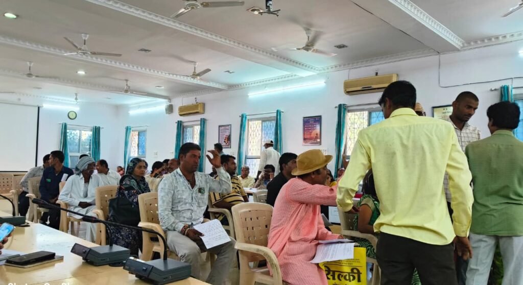 जनसुनवाई में सीईओ अखिलेश कुमार जैन ने सुनीं नागरिकों की समस्याएं, 116 आवेदन प्राप्त 2 जनसुनवाई में सीईओ अखिलेश कुमार जैन ने सुनीं नागरिकों की समस्याएं, 116 आवेदन प्राप्त | New India Times
