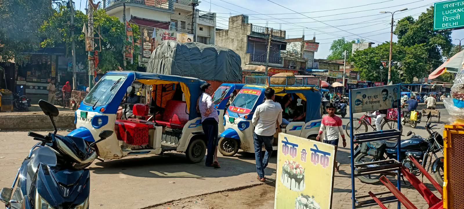 मैगलगंज में ऑटो की मनमानी से जाम, राहगीर परेशान; प्रशासन बेखबर | New India Times