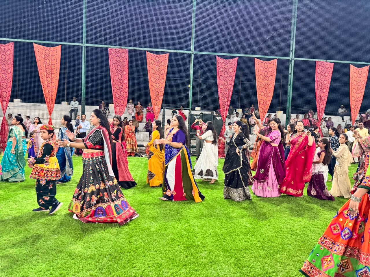 शरद पूर्णिमा की चाँदनी में केशव इंटरनेशनल स्कूल में सजा ‘रंगताली’ गरबा उत्सव, अभिभावकों और विद्यार्थियों ने दी शानदार प्रस्तुतियाँ 1 शरद पूर्णिमा की चाँदनी में केशव इंटरनेशनल स्कूल में सजा ‘रंगताली’ गरबा उत्सव, अभिभावकों और विद्यार्थियों ने दी शानदार प्रस्तुतियाँ | New India Times
