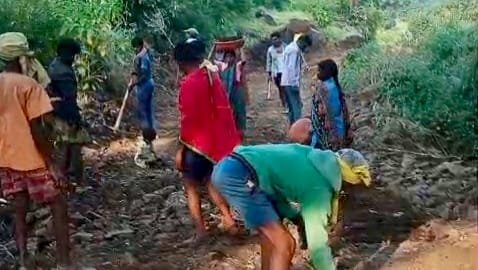 पहाड़ का सीना चीरकर ग्रामीणों ने बना डाली 4 किलोमीटर सड़क, प्रशासन की बेरुखी के बीच जनसहयोग और श्रमदान की मिसाल 2 पहाड़ का सीना चीरकर ग्रामीणों ने बना डाली 4 किलोमीटर सड़क, प्रशासन की बेरुखी के बीच जनसहयोग और श्रमदान की मिसाल | New India Times