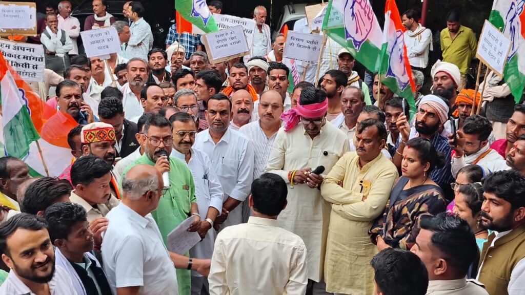 किसानों की समस्याओं को लेकर केसली में कांग्रेस का ज़ोरदार प्रदर्शन, हर्ष यादव की अगुवाई में उठी मुआवजे और खाद की मांग 2 किसानों की समस्याओं को लेकर केसली में कांग्रेस का ज़ोरदार प्रदर्शन, हर्ष यादव की अगुवाई में उठी मुआवजे और खाद की मांग | New India Times