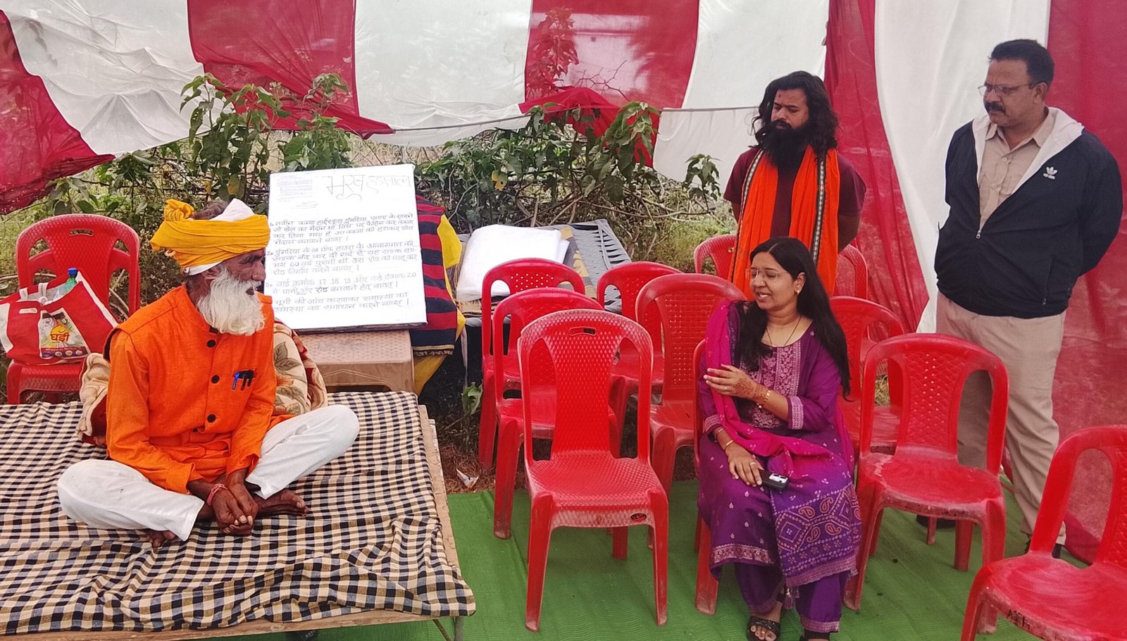 खेल मैदान और पुरानी सड़क को कब्जामुक्त कराने की मांग पर आमरण अनशन, तहसीलदार ने दिया 3 दिन में निराकरण का आश्वासन 1 खेल मैदान और पुरानी सड़क को कब्जामुक्त कराने की मांग पर आमरण अनशन, तहसीलदार ने दिया 3 दिन में निराकरण का आश्वासन | New India Times