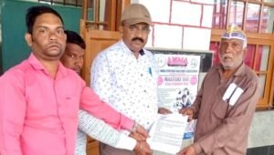 ट्रेनों की लेटलतीफी पर भड़की आम आदमी पार्टी, प्रदेश सचिव रफीक खान ने स्टेशन मास्टर को सौंपा ज्ञापन; समाधान नहीं होने पर आंदोलन की चेतावनी