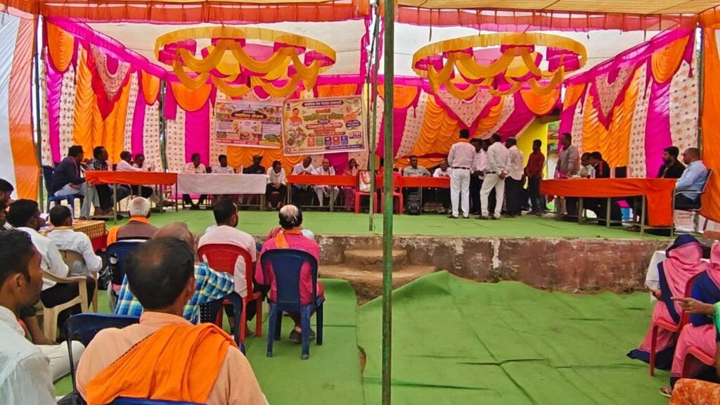 ढाकरवाड़ी में मुख्यमंत्री जन विकास अभियान का शिविर आयोजित, अधिकारियों ने मौके पर किया समस्याओं का निराकरण | New India Times