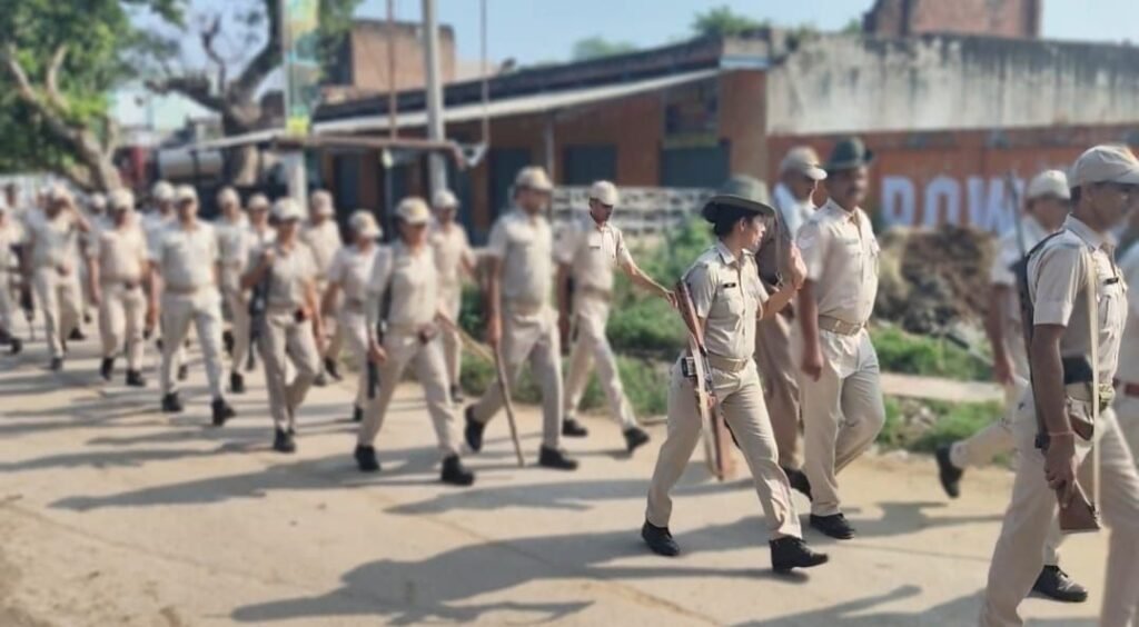 पंचायत चुनाव को लेकर धौलपुर पुलिस ने सैंपऊ और कौलारी क्षेत्र में निकाला फ्लैग मार्च, मतदाताओं को दिलाया सुरक्षा का भरोसा | New India Times