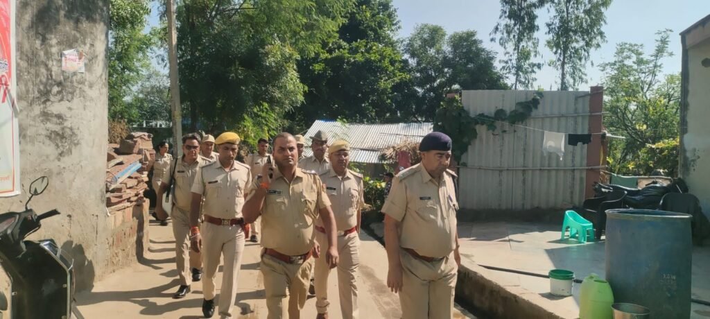 पंचायत चुनाव को लेकर धौलपुर पुलिस ने सैंपऊ और कौलारी क्षेत्र में निकाला फ्लैग मार्च, मतदाताओं को दिलाया सुरक्षा का भरोसा | New India Times