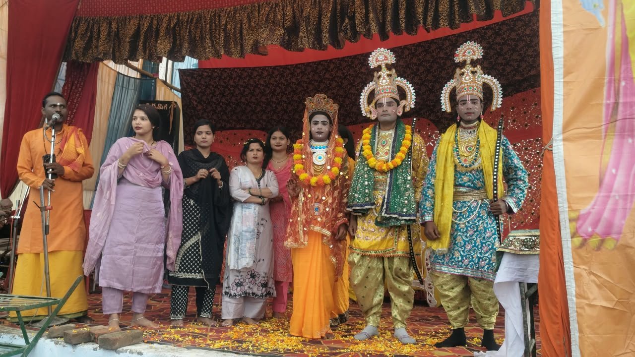 भगवान श्रीराम ने तोड़ा शिव धनुष, जय श्रीराम के जयकारों से गूंज उठा तिकुनिया का रामलीला पंडाल | New India Times