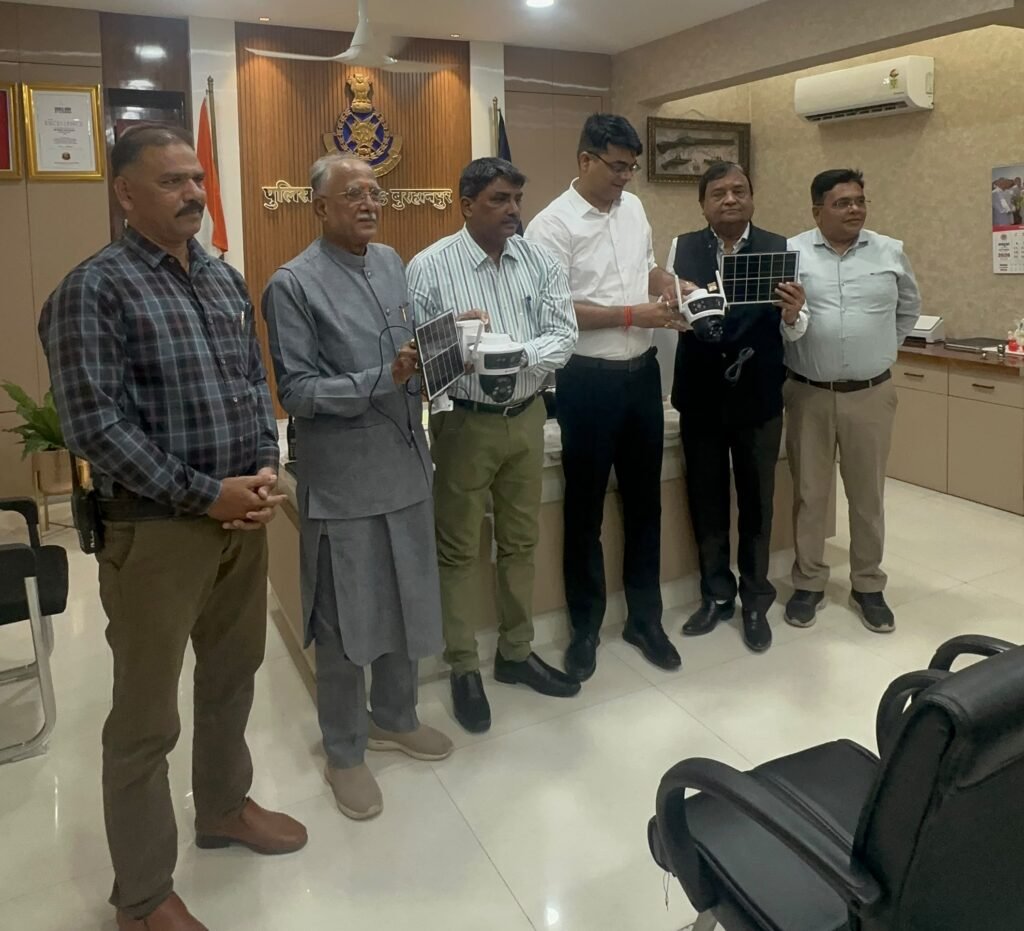 जनसहयोग की मिसाल: बुरहानपुर पुलिस को मिले दो वायरलेस सीसीटीवी कैमरे, सुरक्षा व्यवस्था होगी और मजबूत 2 जनसहयोग की मिसाल: बुरहानपुर पुलिस को मिले दो वायरलेस सीसीटीवी कैमरे, सुरक्षा व्यवस्था होगी और मजबूत | New India Times