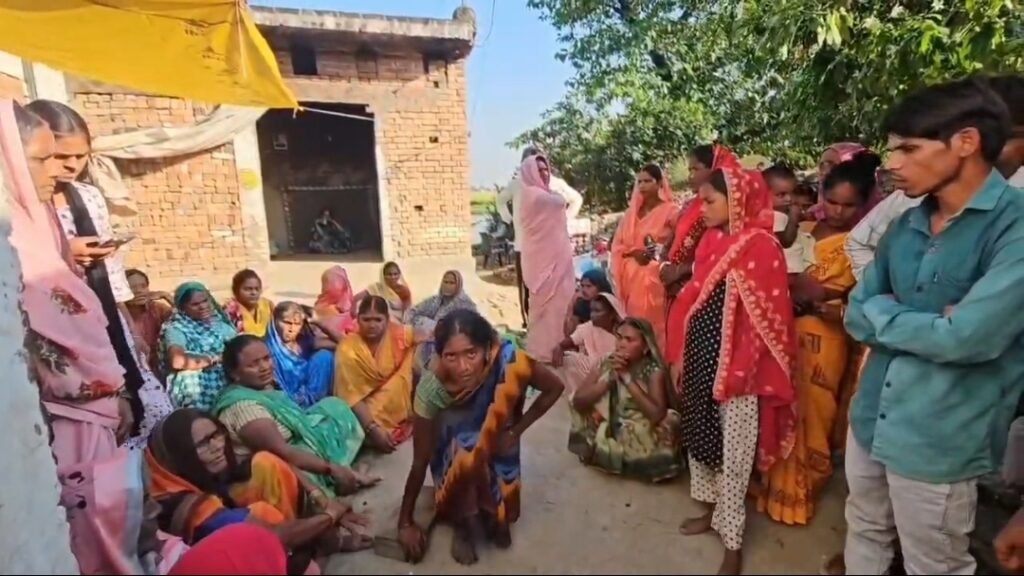 इटवा में मारपीट के दौरान 42 वर्षीय व्यक्ति की मौत, घटनास्थल पर पहुंचे एडिशनल एसपी 3 इटवा में मारपीट के दौरान 42 वर्षीय व्यक्ति की मौत, घटनास्थल पर पहुंचे एडिशनल एसपी | New India Times
