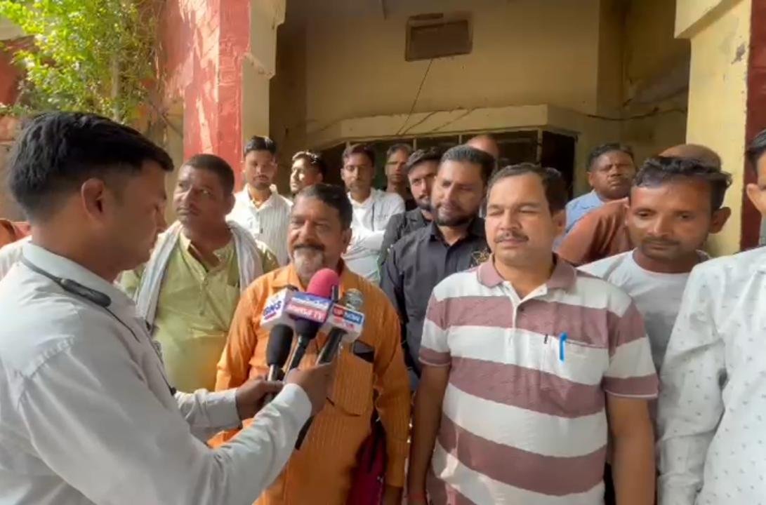 शाहजहांपुर में विद्युत संविदा कर्मियों की समस्याओं को लेकर संगठन ने उठाई आवाज 1 शाहजहांपुर में विद्युत संविदा कर्मियों की समस्याओं को लेकर संगठन ने उठाई आवाज | New India Times
